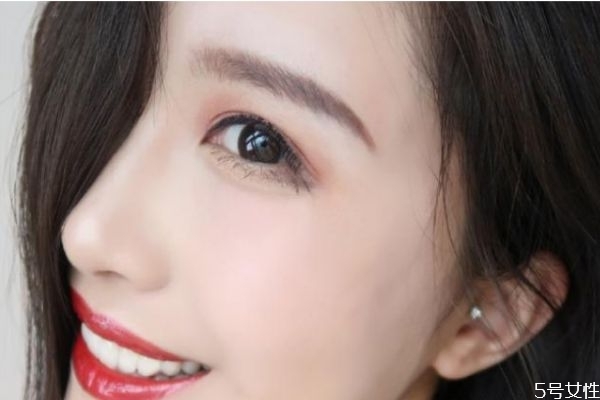 眼睛小帶美瞳能顯大嗎 為什么帶美瞳眼睛會(huì)大 眼睛小帶美瞳能顯大嗎 為什么帶美瞳眼睛會(huì)大