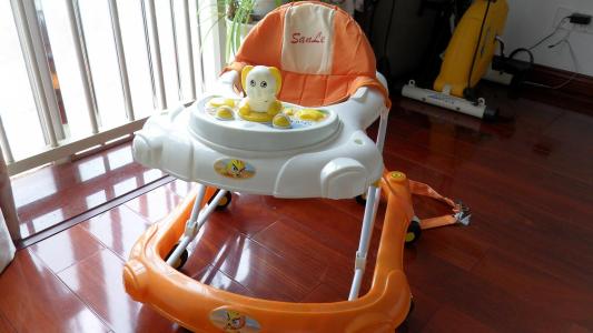 什么是學(xué)步車 學(xué)步車的危害 什么是學(xué)步車 學(xué)步車的危害
