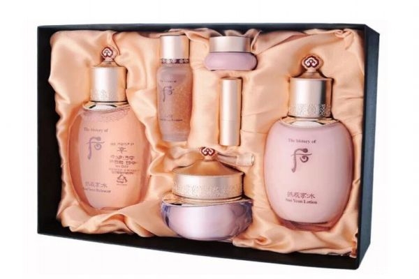 化妝水和水乳霜順序 化妝水乳霜怎么使用順序 化妝水和水乳霜順序 化妝水乳霜怎么使用順序