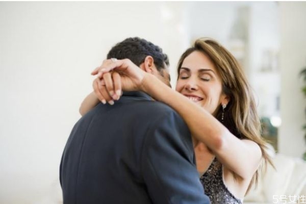 夫妻該怎么過 怎樣過好夫妻生活 夫妻該怎么過 怎樣過好夫妻生活