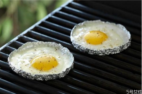 水煮蛋減肥能吃蛋黃嗎 蛋黃對(duì)減脂有幫助嗎 水煮蛋減肥能吃蛋黃嗎 蛋黃對(duì)減脂有幫助嗎