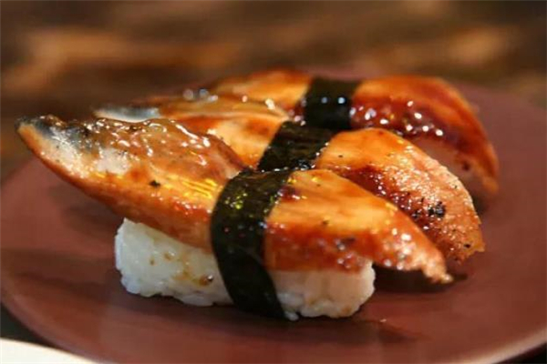 壽司吃多了會怎么樣 壽司變硬了可以蒸軟嗎 壽司吃多了會怎么樣 壽司變硬了可以蒸軟嗎