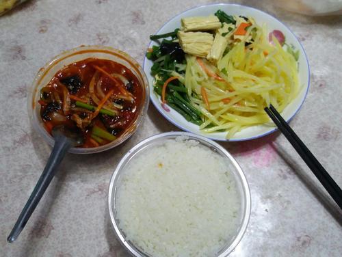 不吃晚飯會(huì)影響月經(jīng)嗎 晚飯什么時(shí)候吃好 不吃晚飯會(huì)影響月經(jīng)嗎 晚飯什么時(shí)候吃好