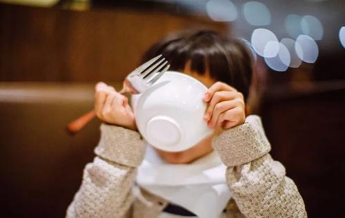 吃飯吃多長時間適合 睡前很餓能吃東西嗎 吃飯吃多長時間適合 睡前很餓能吃東西嗎