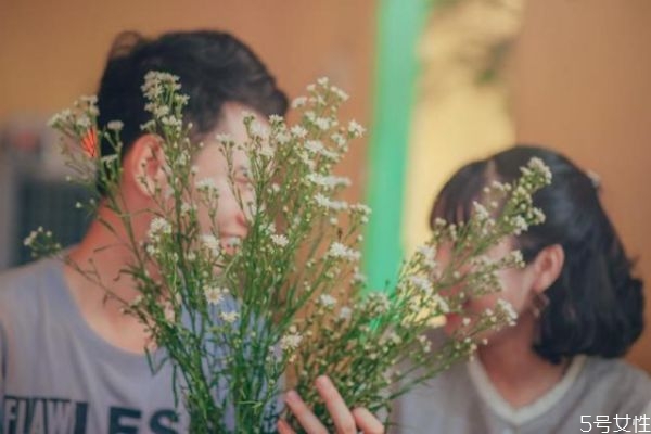 訂婚的意義是什么 求婚在訂婚前還是訂婚后 訂婚的意義是什么 求婚在訂婚前還是訂婚后