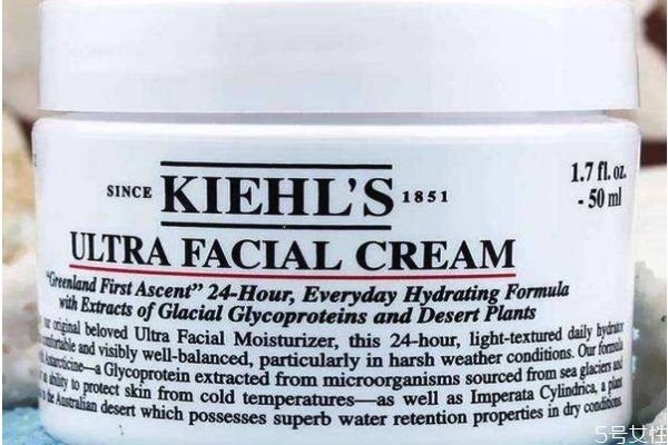 冬天用乳液還是面霜好 怎么挑選乳液面霜 冬天用乳液還是面霜好 怎么挑選乳液面霜