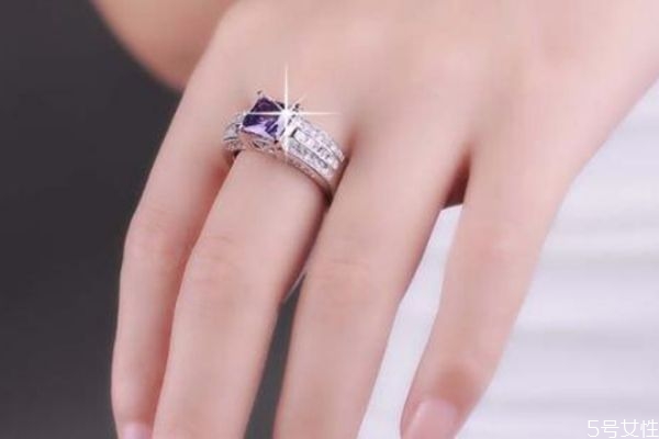 結(jié)婚戒指丟了意味著什么 結(jié)婚戒指有什么寓意 結(jié)婚戒指丟了意味著什么 結(jié)婚戒指有什么寓意