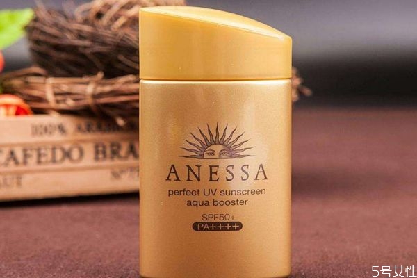 安耐曬藍(lán)色蓋子和金色蓋子的區(qū)別 安耐曬是水狀的嗎 安耐曬藍(lán)色蓋子和金色蓋子的區(qū)別 安耐曬是水狀的嗎