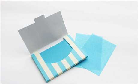 吸油紙對(duì)皮膚的壞處 吸油紙用多了對(duì)皮膚好嗎 吸油紙對(duì)皮膚的壞處 吸油紙用多了對(duì)皮膚好嗎