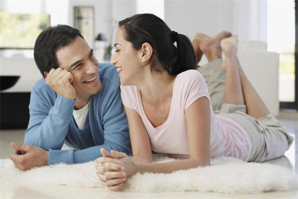 發(fā)現(xiàn)老公搞曖昧能原諒嗎 老公跟別人曖昧算出軌嗎 發(fā)現(xiàn)老公搞曖昧能原諒嗎 老公跟別人曖昧算出軌嗎