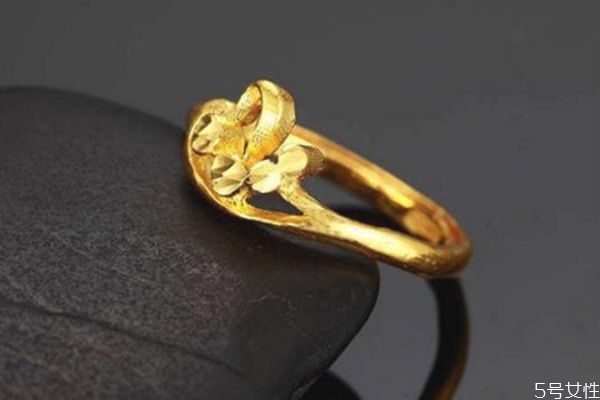 結(jié)婚鉆戒什么牌子的好 婚戒買黃金好還是鉆戒好 結(jié)婚鉆戒什么牌子的好 婚戒買黃金好還是鉆戒好