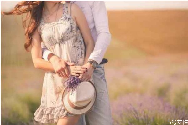 老公為何突然開始冷落老婆 老公故意冷落你怎么辦 老公為何突然開始冷落老婆 老公故意冷落你怎么辦