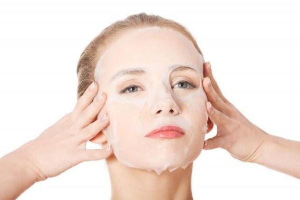 精華液和面膜如何配合 敷面膜和精華液的順序 精華液和面膜如何配合 敷面膜和精華液的順序