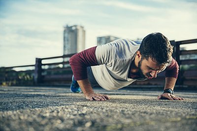 俯臥撐可以練肩膀嗎 俯臥撐連肩膀越疼越好嗎 俯臥撐可以練肩膀嗎 俯臥撐連肩膀越疼越好嗎