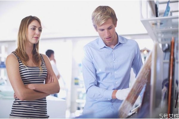 新婚夫妻如何相處 新婚夫婦離婚注意事項(xiàng) 新婚夫妻如何相處 新婚夫婦離婚注意事項(xiàng)