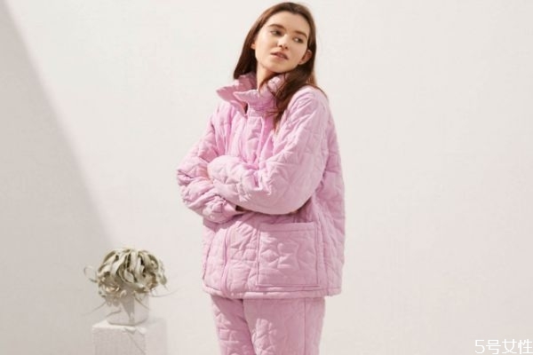 家居服是什么 家居服可以當(dāng)睡衣嗎 家居服是什么 家居服可以當(dāng)睡衣嗎