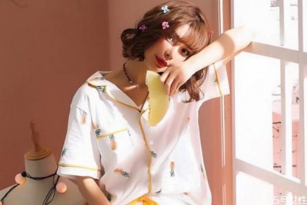 家居服是什么 家居服可以當(dāng)睡衣嗎 家居服是什么 家居服可以當(dāng)睡衣嗎