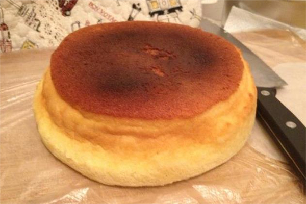 電飯煲做蛋糕沒(méi)熟透怎么辦 電飯鍋?zhàn)龅案鉃槭裁磿?huì)糊 電飯煲做蛋糕沒(méi)熟透怎么辦 電飯鍋?zhàn)龅案鉃槭裁磿?huì)糊