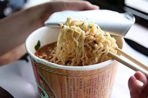 吃太咸會水腫嗎 去水腫的食物有哪些 吃太咸會水腫嗎 去水腫的食物有哪些