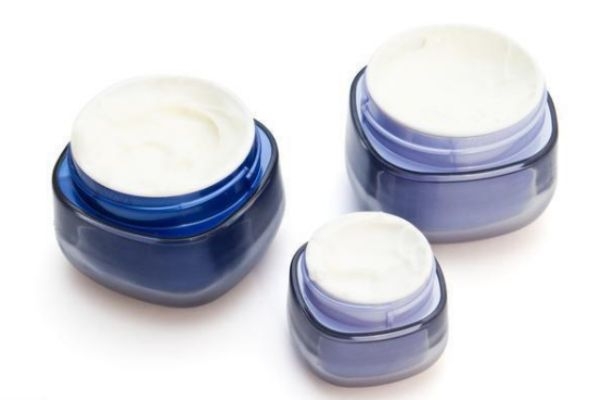 化妝前要涂抹面霜還是敷面膜 化妝前敷面膜有用嗎 化妝前要涂抹面霜還是敷面膜 化妝前敷面膜有用嗎