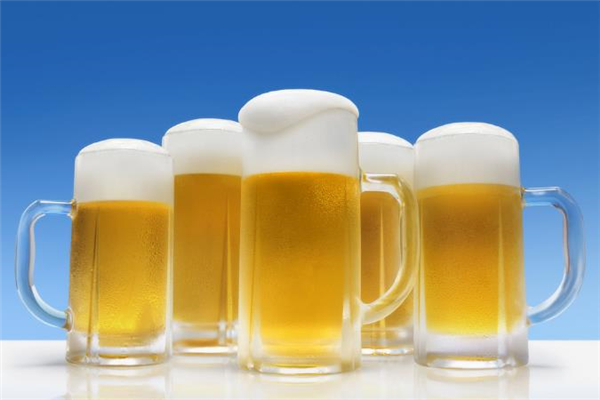 啤酒和紅酒哪個熱量高 啤酒和紅酒哪個容易長胖 啤酒和紅酒哪個熱量高 啤酒和紅酒哪個容易長胖