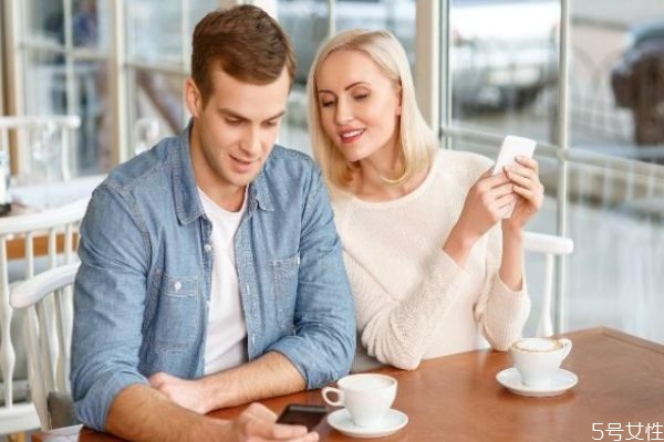 五種二婚男人不能嫁 二婚男不是很愛(ài)你的表現(xiàn) 五種二婚男人不能嫁 二婚男不是很愛(ài)你的表現(xiàn)