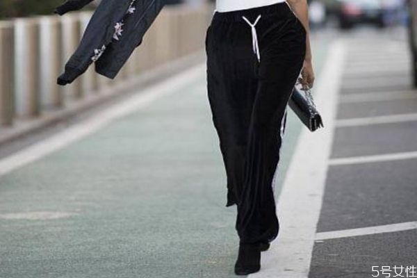 運(yùn)動(dòng)褲配什么鞋子 休閑運(yùn)動(dòng)褲配什么鞋好看 運(yùn)動(dòng)褲配什么鞋子 休閑運(yùn)動(dòng)褲配什么鞋好看