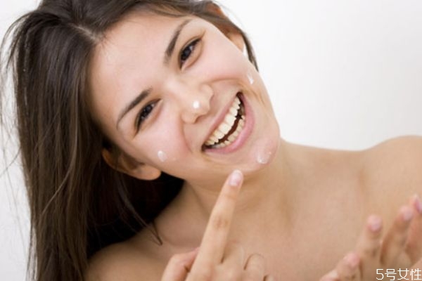 維生素b6加蘆薈膠擦臉有什么作用 維生素b6加蘆薈膠作用 維生素b6加蘆薈膠擦臉有什么作用 維生素b6加蘆薈膠作用