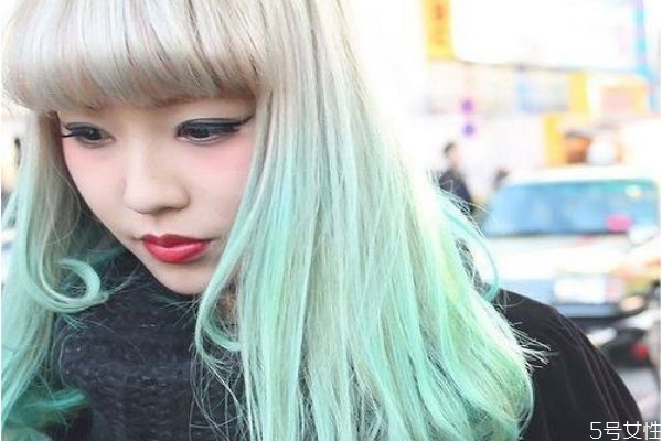 染發(fā)和頭發(fā)打蠟有什么區(qū)別 頭發(fā)打蠟有什么危害 染發(fā)和頭發(fā)打蠟有什么區(qū)別 頭發(fā)打蠟有什么危害