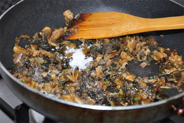 孕婦能吃梅干菜嗎 吃梅干菜會(huì)胃疼嗎 孕婦能吃梅干菜嗎 吃梅干菜會(huì)胃疼嗎