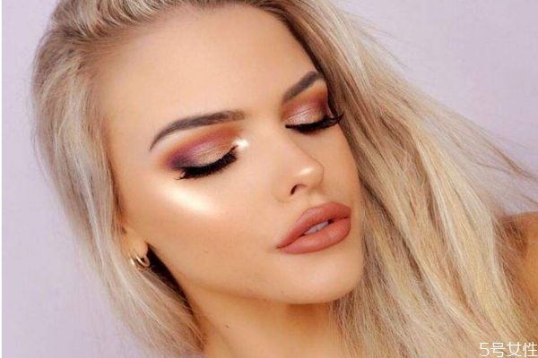 什么人適合歐美妝 畫歐美妝要注意哪些事項 什么人適合歐美妝 畫歐美妝要注意哪些事項