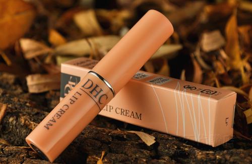 嘴唇干裂發(fā)紫的原因 嘴唇護(hù)理的方法有哪些 嘴唇干裂發(fā)紫的原因 嘴唇護(hù)理的方法有哪些