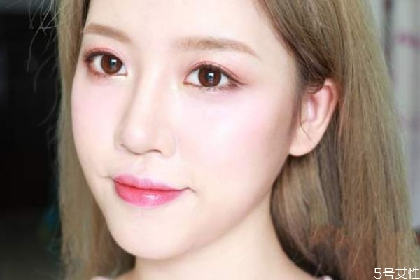 怎么化淡妝好看 清透自然女神妝怎么化 怎么化淡妝好看 清透自然女神妝怎么化