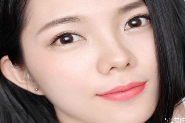 怎么化淡妝好看 清透自然女神妝怎么化 怎么化淡妝好看 清透自然女神妝怎么化