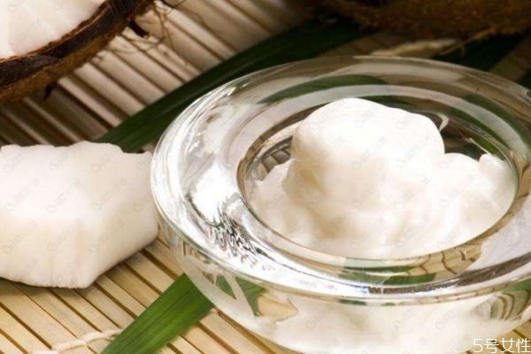 怎樣區(qū)別椰子油 鑒別椰子油的優(yōu)劣品質(zhì) 怎樣區(qū)別椰子油 鑒別椰子油的優(yōu)劣品質(zhì)