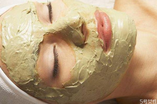 敷完面膜用洗臉嗎 敷了面膜之后還需要涂其他東西嗎 敷完面膜用洗臉嗎 敷了面膜之后還需要涂其他東西嗎