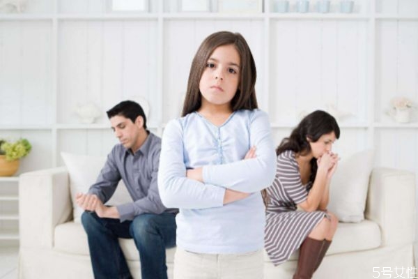 重組家庭需要面對(duì)的問(wèn)題 重組家庭對(duì)孩子的影響 重組家庭需要面對(duì)的問(wèn)題 重組家庭對(duì)孩子的影響