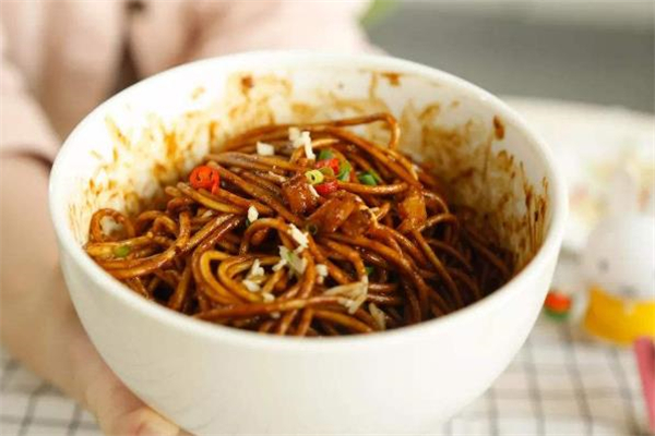 孕婦能吃熱干面嗎 熱干面和燃面哪個好吃