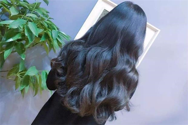 大波浪適合染什么顏色 大波浪適合多大的女生 大波浪適合染什么顏色 大波浪適合多大的女生