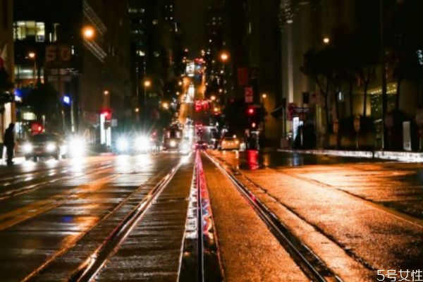 異地戀應該怎么維持 異地戀能長久嗎 異地戀應該怎么維持 異地戀能長久嗎