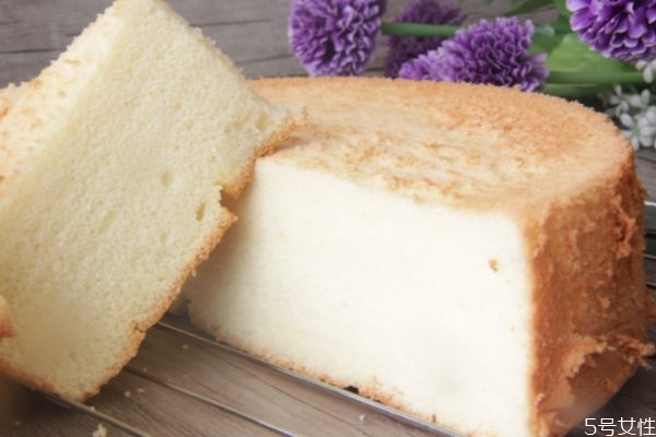 自制蛋糕為什么會(huì)塌陷 自制蛋糕的注意 自制蛋糕為什么會(huì)塌陷 自制蛋糕的注意