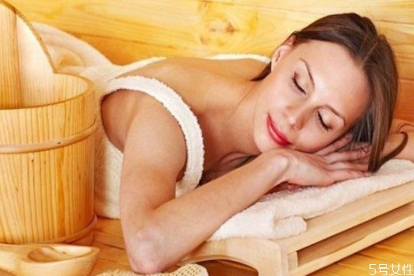 女人汗蒸的話好處與壞處 女人汗蒸的注意事項 女人汗蒸的話好處與壞處 女人汗蒸的注意事項