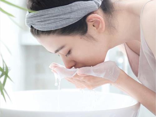 長期用紙擦臉會怎樣 洗臉可以用手拍干嗎 長期用紙擦臉會怎樣 洗臉可以用手拍干嗎