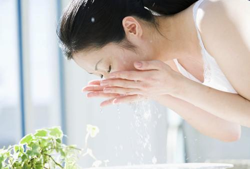 長期用紙擦臉會怎樣 洗臉可以用手拍干嗎 長期用紙擦臉會怎樣 洗臉可以用手拍干嗎