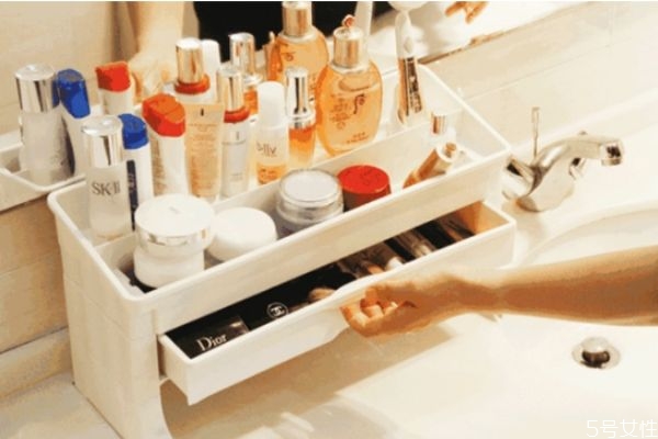 護(hù)膚后臉上搓泥是怎么回事 護(hù)膚品搓泥原因大揭秘 護(hù)膚后臉上搓泥是怎么回事 護(hù)膚品搓泥原因大揭秘