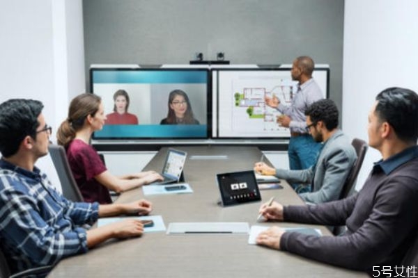 釘釘崩潰了嗎 釘釘崩潰學(xué)生們是什么反應(yīng) 釘釘崩潰了嗎 釘釘崩潰學(xué)生們是什么反應(yīng)