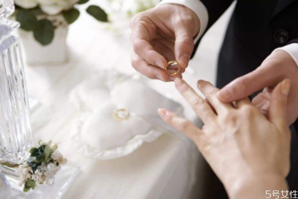 婚姻幸福的表現(xiàn) 好的婚姻有什么特征 婚姻幸福的表現(xiàn) 好的婚姻有什么特征