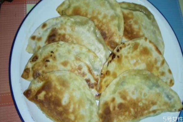 韭菜盒子怎么做好吃 韭菜盒子的餡怎么調(diào)好吃 韭菜盒子怎么做好吃 韭菜盒子的餡怎么調(diào)好吃