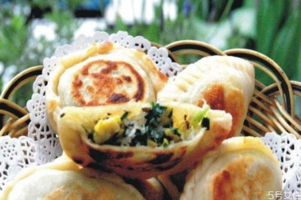 韭菜盒子怎么做好吃 韭菜盒子的餡怎么調(diào)好吃 韭菜盒子怎么做好吃 韭菜盒子的餡怎么調(diào)好吃