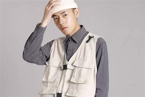 工裝馬甲怎么搭配 工裝馬甲搭配圖片 工裝馬甲怎么搭配 工裝馬甲搭配圖片